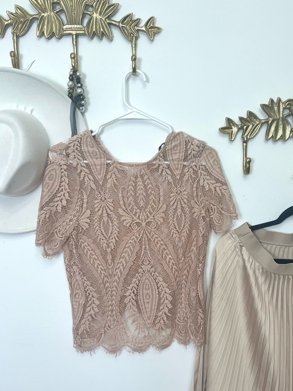 ZARA Dusty rose lace short sleeve S ptp 18” l 21”

G wear